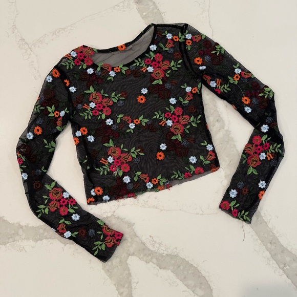Urban Outfitters Sheer Floral Embroidered Long Sleeve Crop Top Women’s XS Black - Picture 6 of 6